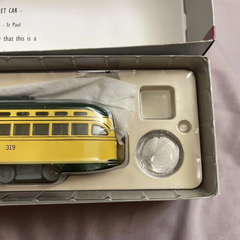 1:50 Corgi‎ Minneapolis St Paul PCC Street Car 55014 Limited Edition